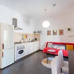 Rome-elegant Space Near Metro With Ac דירה *